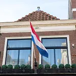 Mesdag apartment